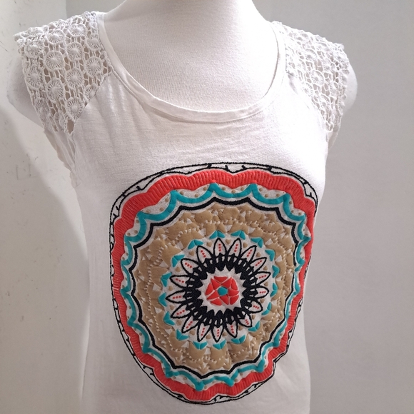 Point Zero | White colorful Mandela boho sleevless shirt lace details - Picture 2 of 8